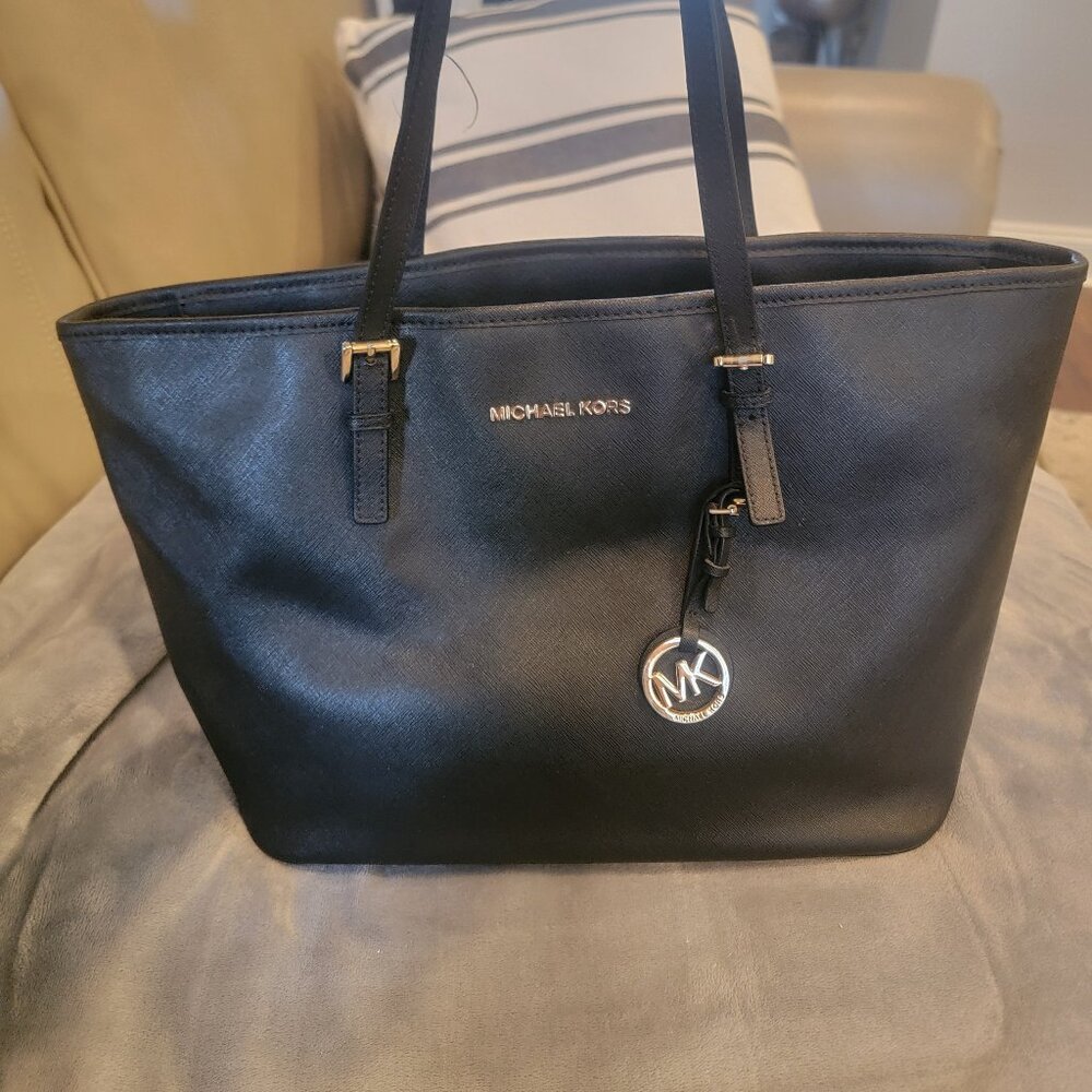 MICHAEL KORS LARGE LEATHER JET SET TRAVEL TOTE BLACK